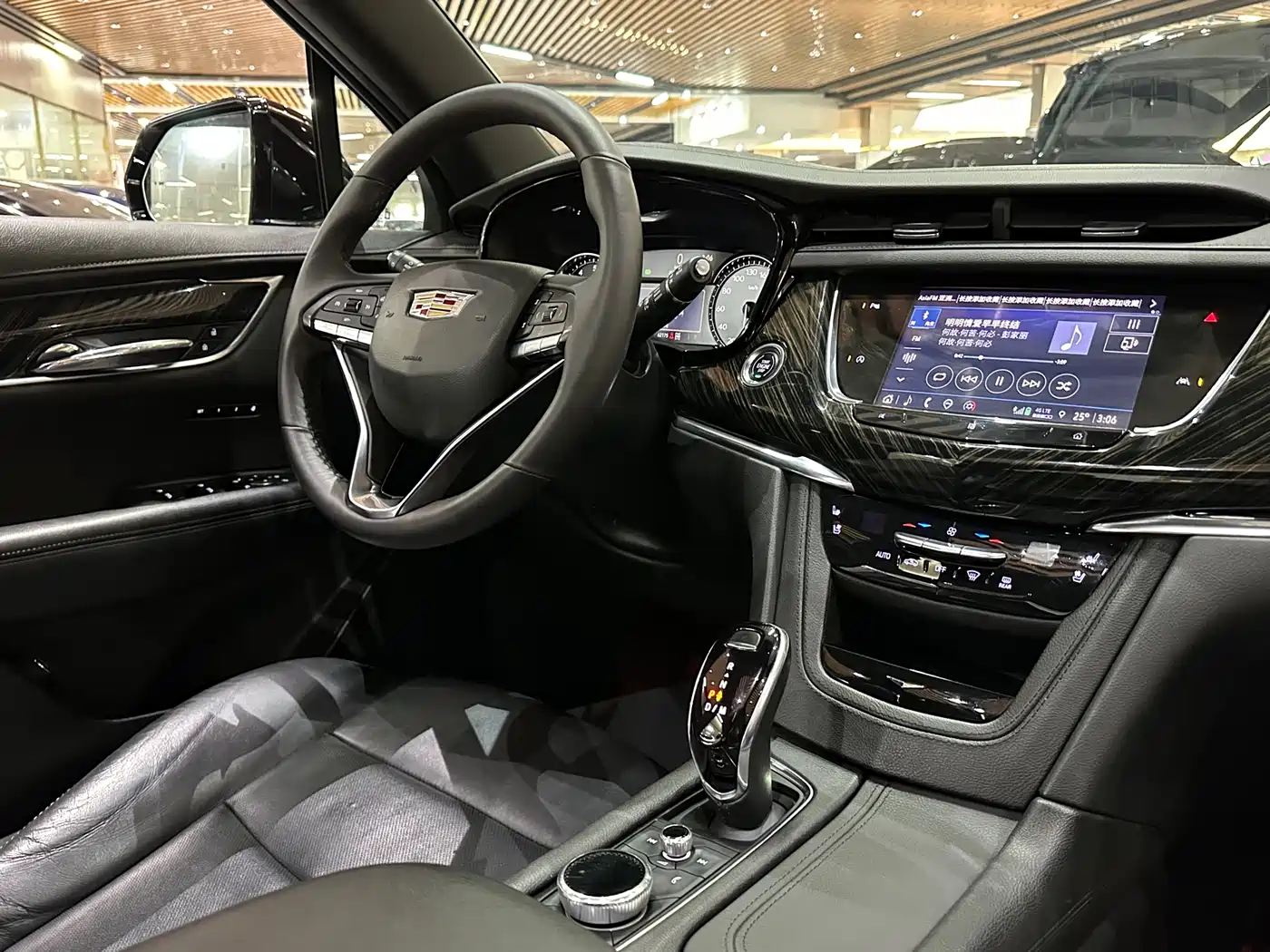 CADILLAC XT6