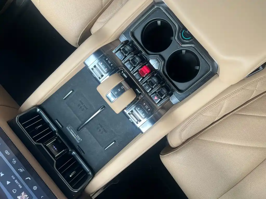 Fang Cheng Bao Leopard 8 2024 2025 Zhiyong Flagship 7-Seater