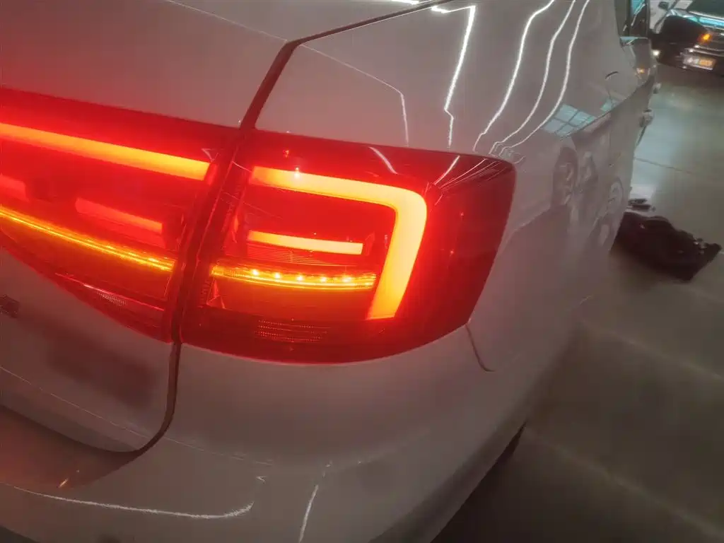 Volkswagen Sagitar 2017 180TSI Auto Exclusive Edition фото 8