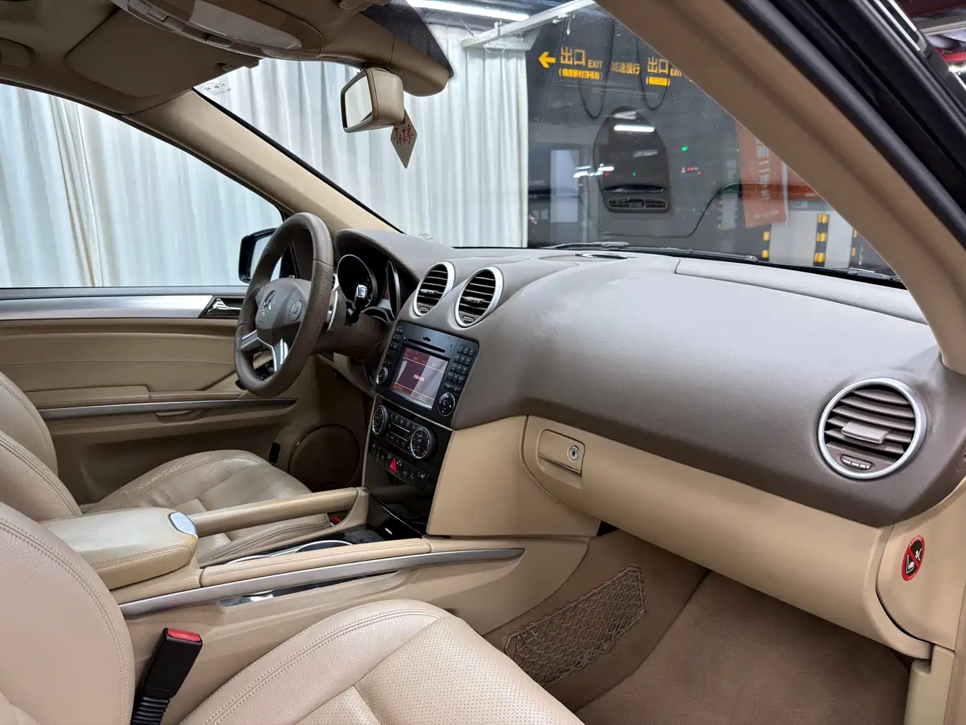 Mercedes-Benz M-Class AMG 2011 AMG ML 63 фото 18