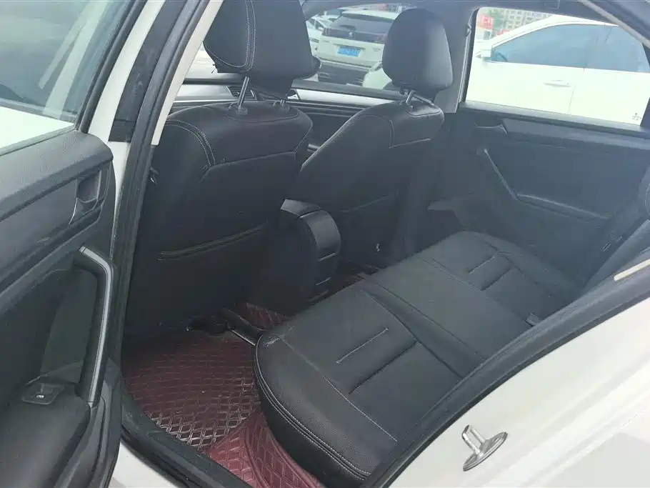 Volkswagen Bora 2017 1.6L Manual Comfort Edition фото 11