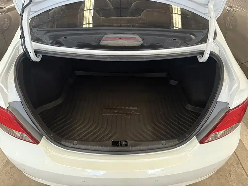 Hyundai Verna 2014 1.4L Automatic Leading GLX фото 25