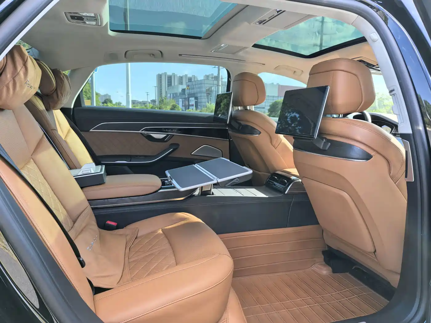Фото 14 - Audi A8