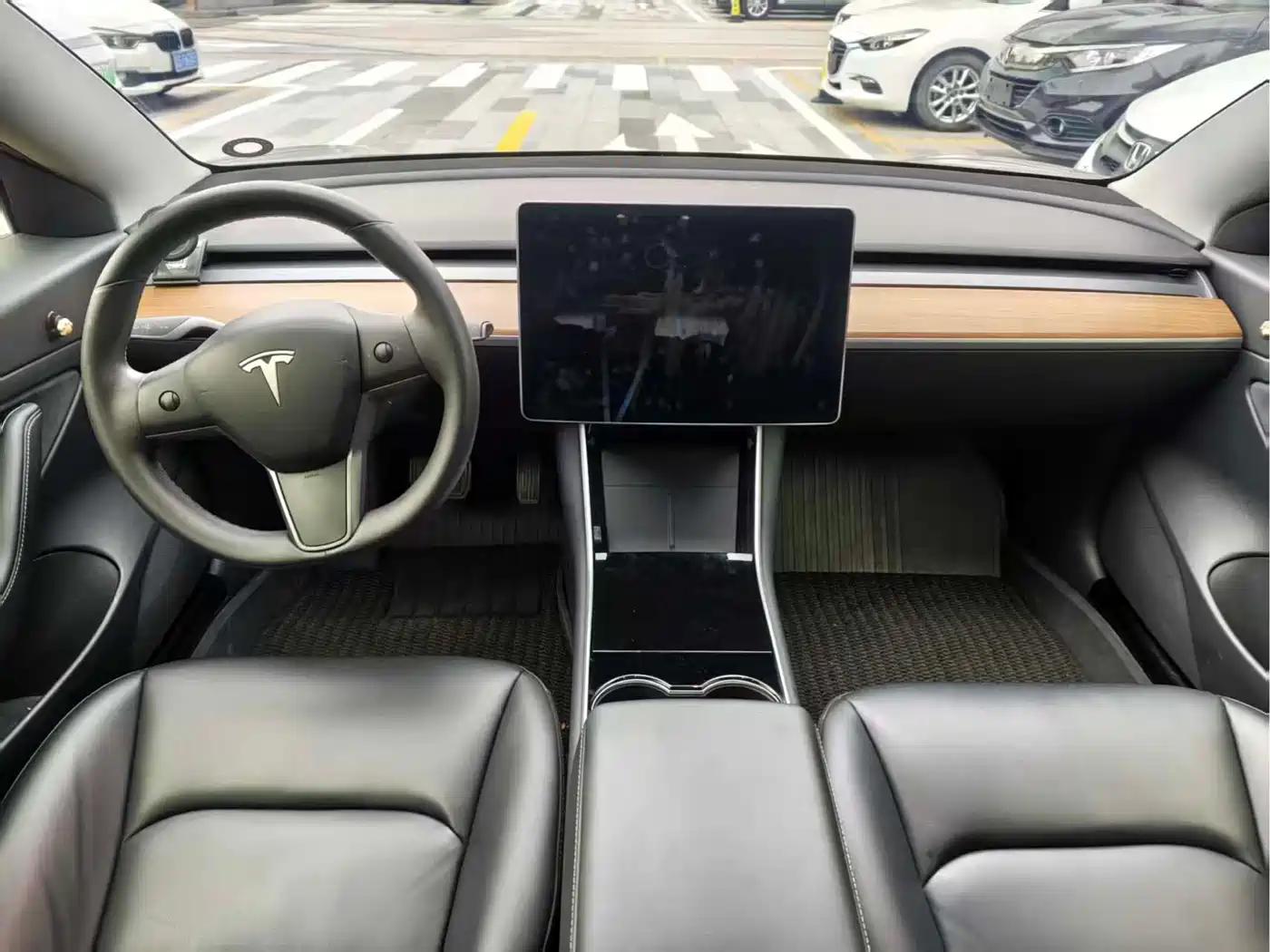 TESLA MODEL 3