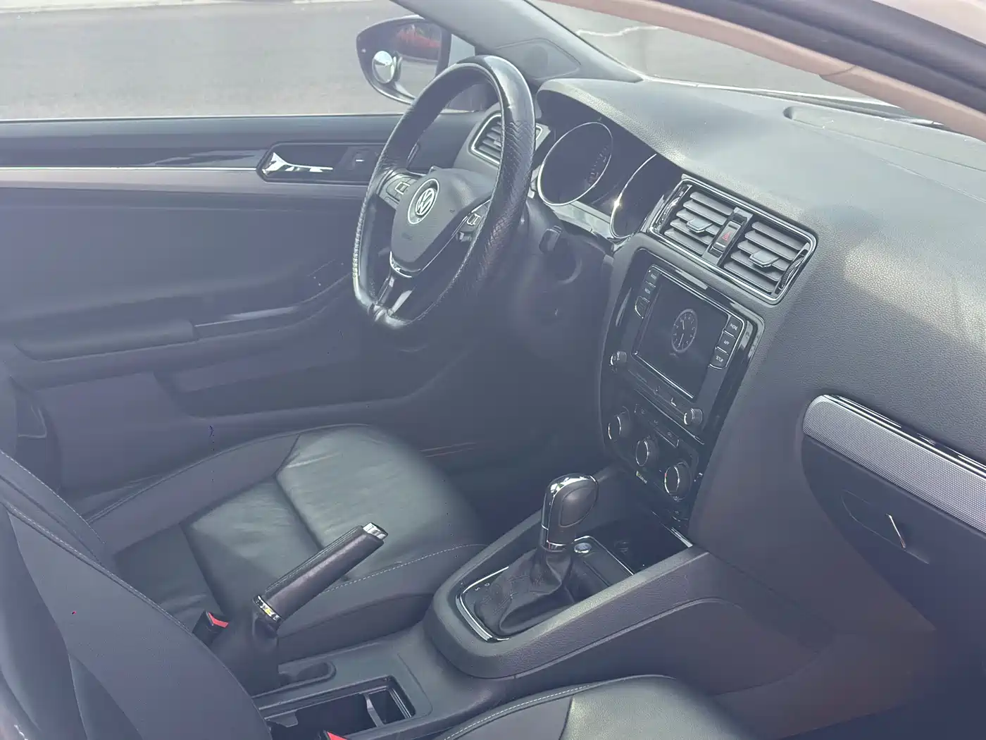 Volkswagen Sagitar 2018 1.6L Automatic Comfort фото 6