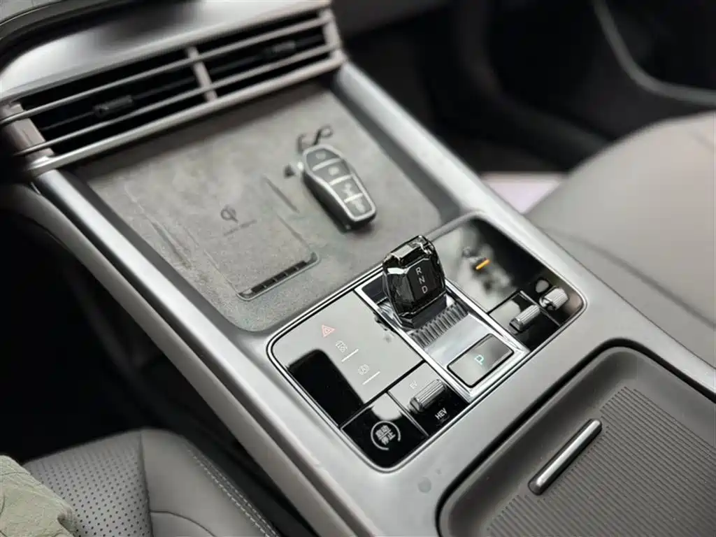 BYD Seal 2024 Glory Edition DM-i 1.5L 121km Luxury фото 7