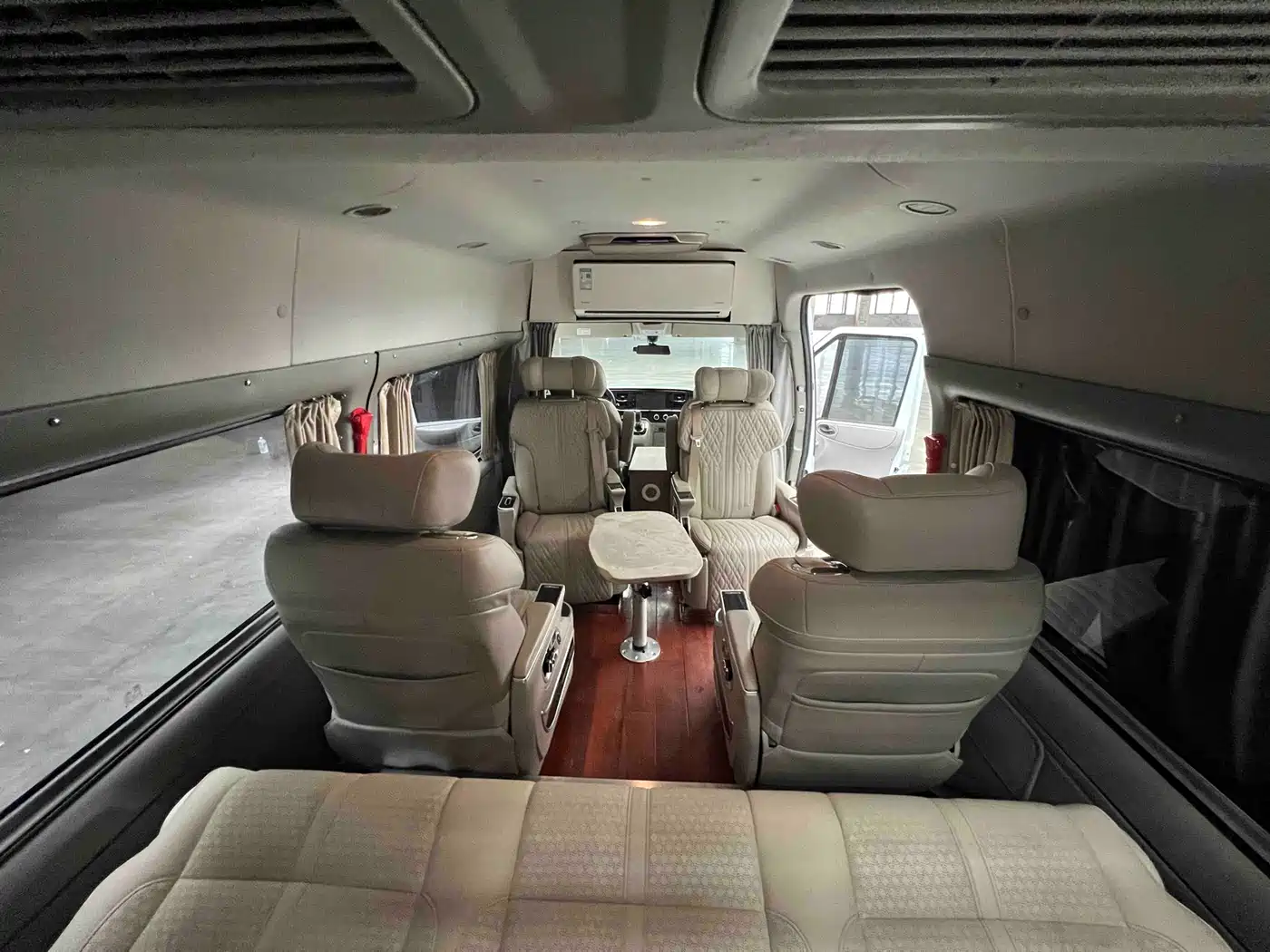 Ford New Generation Transit 2022 2.2T Manual Luxury Passenger Van Pro Medium Wheelbase 9-Seater Medium-High Roof фото 10