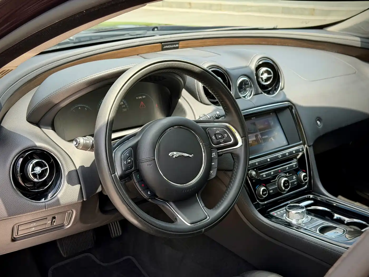 Jaguar XJ 2017 2016 XJL 3.0 SC 2WD Elegance Business Edition