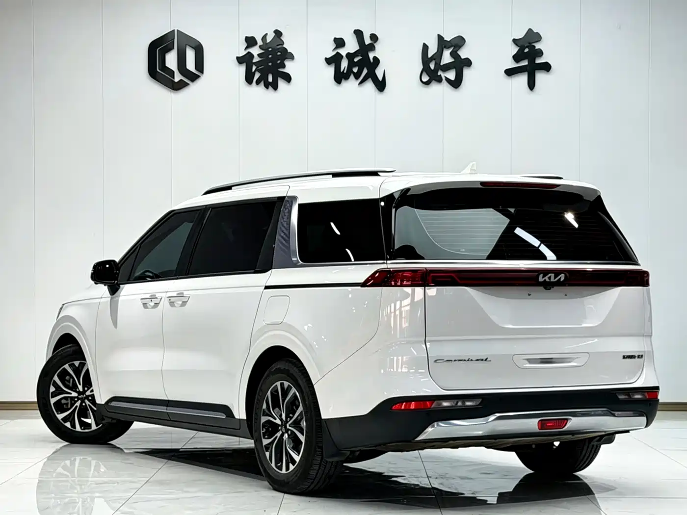 Kia Carnival 2021 2.0T Flagship Edition фото 7