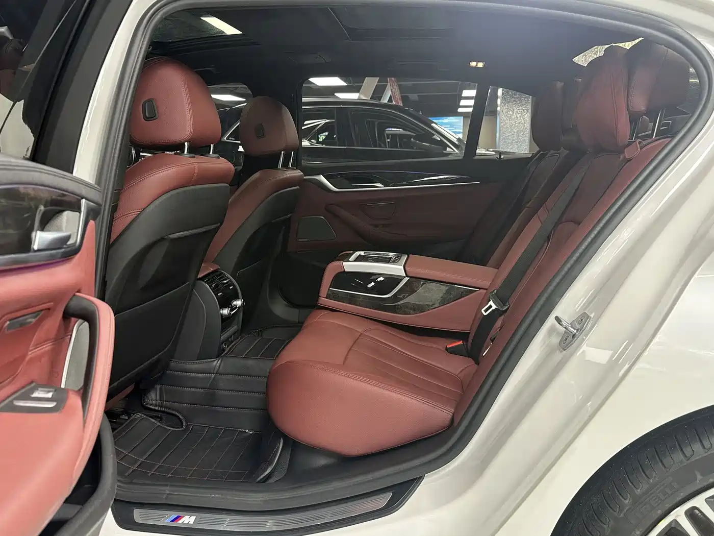 BMW 5 Series 2019 530Li Premium M Sport Package фото 13