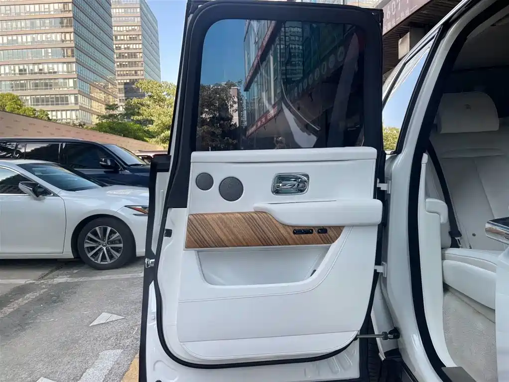 Rolls-Royce Cullinan 2024 4-Seater фото 12