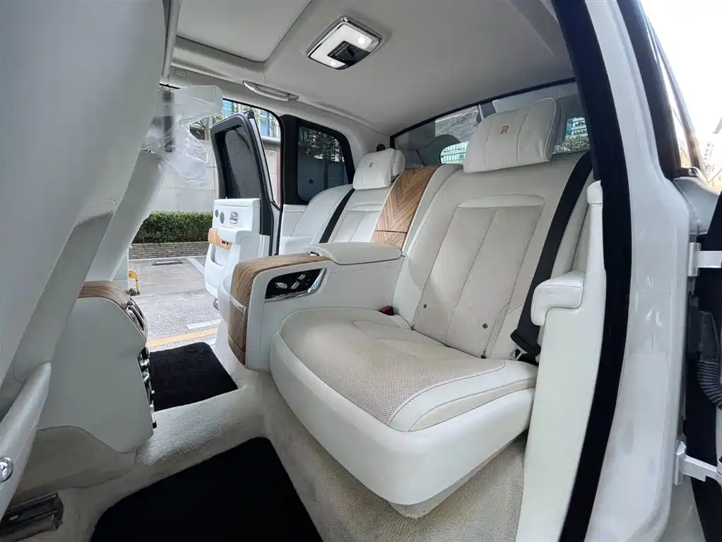 Rolls-Royce Cullinan 2024 4-Seater фото 15