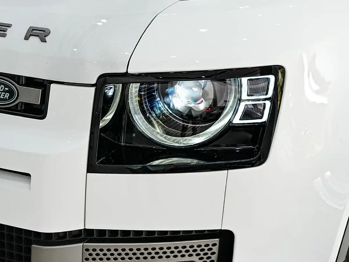 Land Rover Defender 2024 110 3.0T P400 X-DYNAMIC HSE фото 6