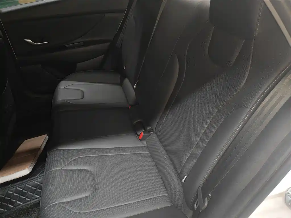 Hyundai Elantra 2023 Model 1.5L CVT LUX Premium Edition фото 17