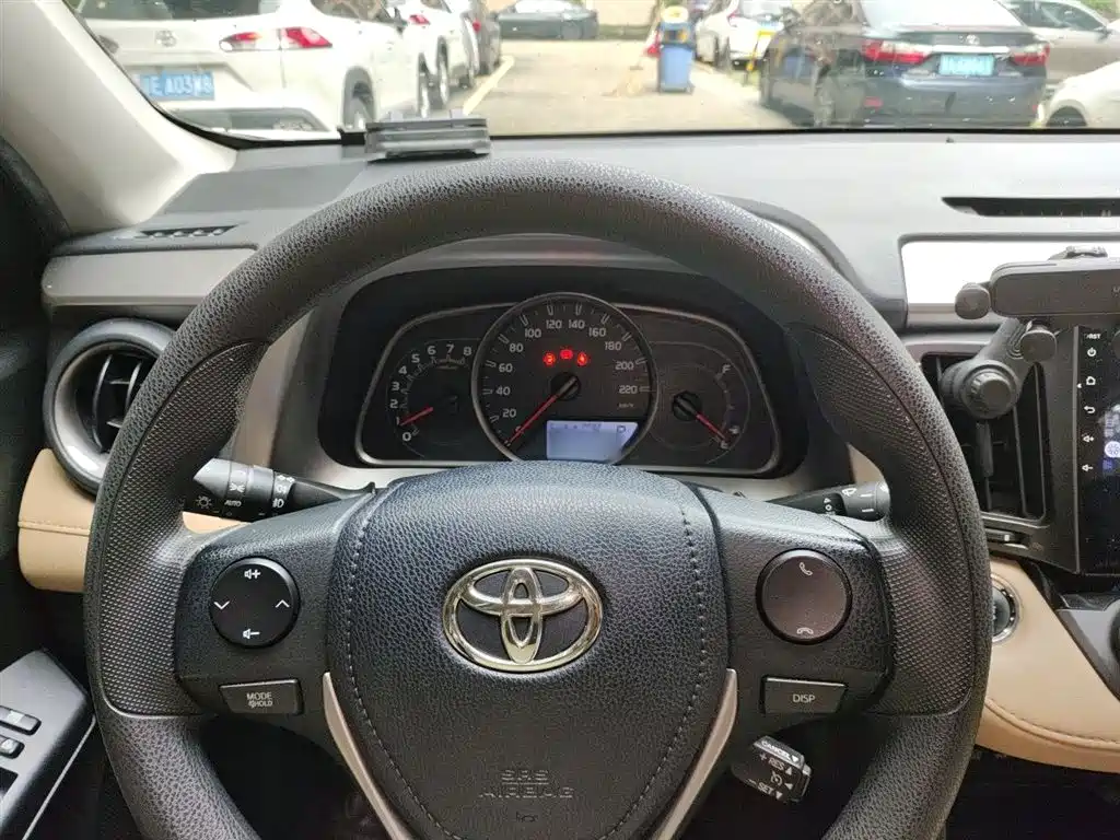 Toyota RAV4 Rongfang 2016 2.0L CVT 2WD Trend (China V) фото 4