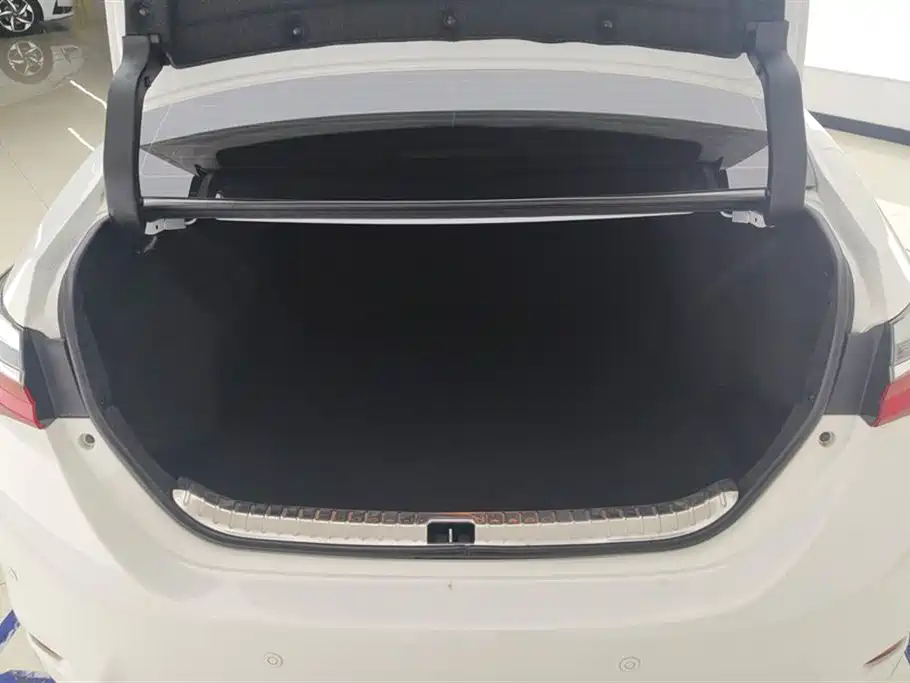Toyota Corolla 2017 Facelift 1.2T S-CVT GL-i Leather Edition фото 4