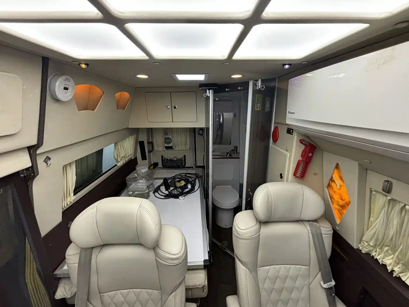 Ford Transit 2019 2019 2.0T Gasoline Automatic Business Travel Version Medium Wheelbase Medium Roof 7-seater China VI