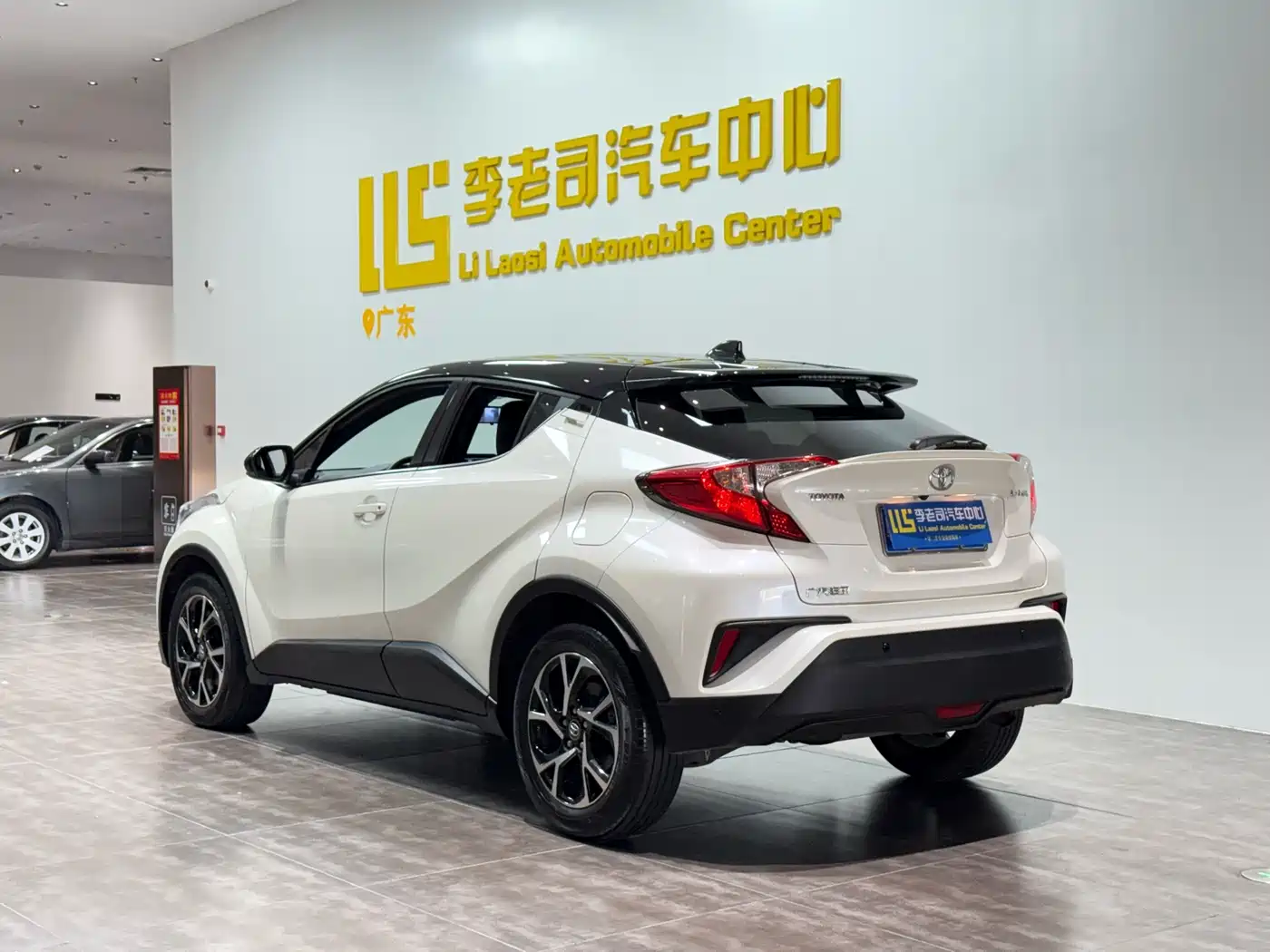 Toyota C-HR 2020 2018 2.0L Leading Sunroof Edition V