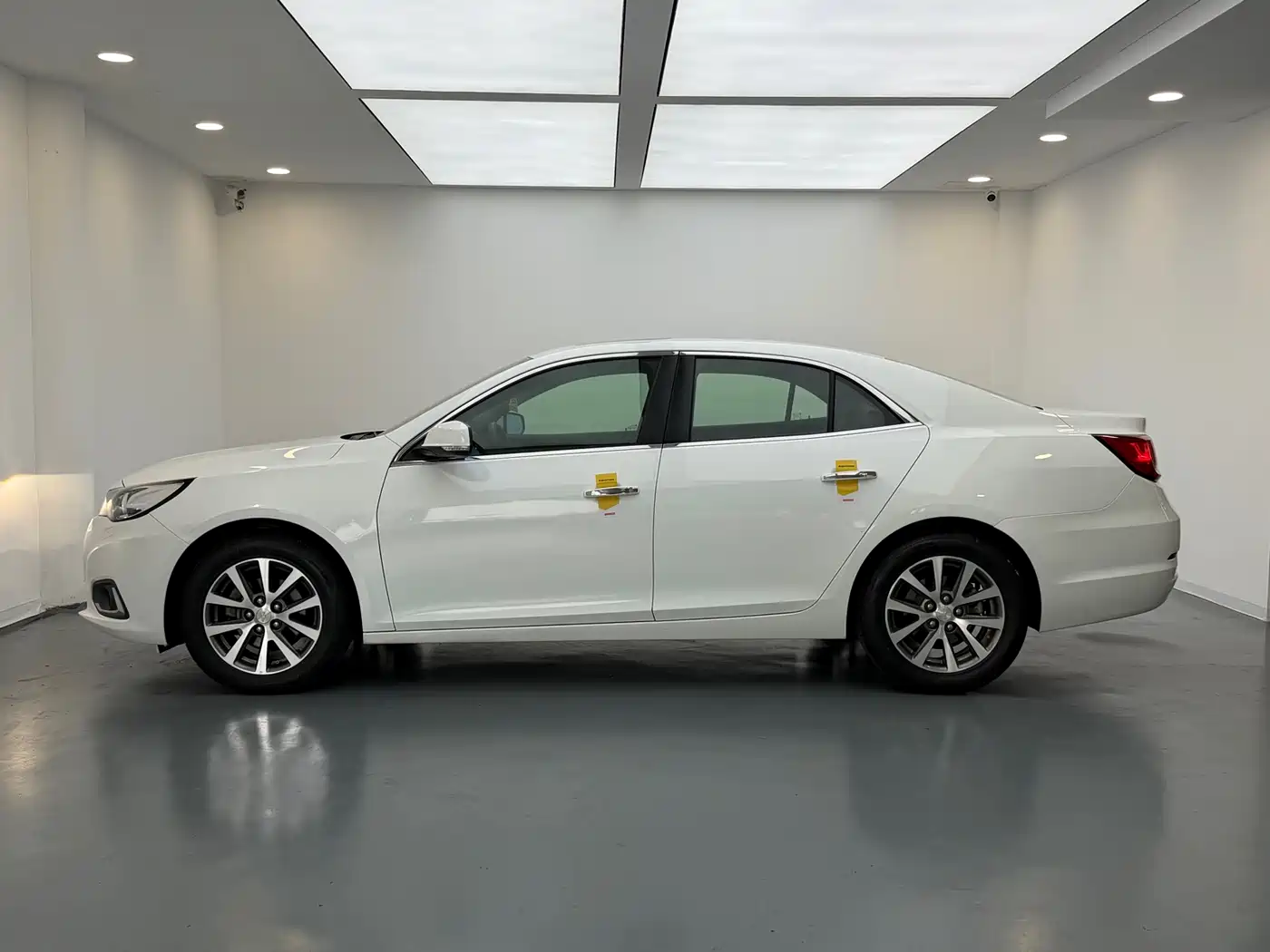 Chevrolet Malibu 2016 2.0L Automatic Luxury фото 17