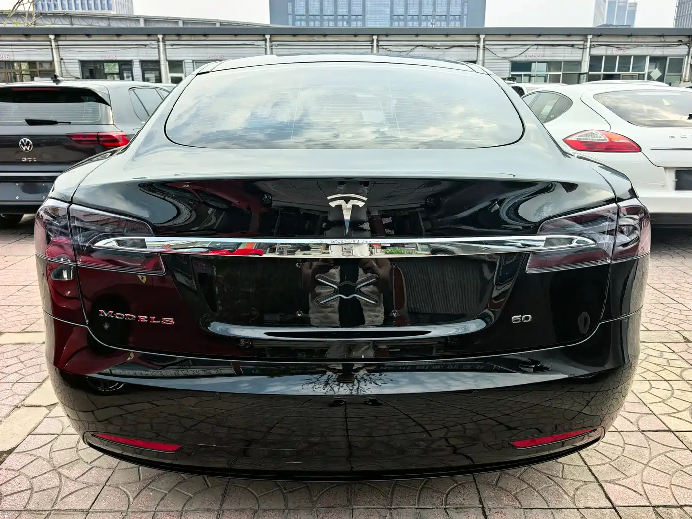 TESLA MODEL S