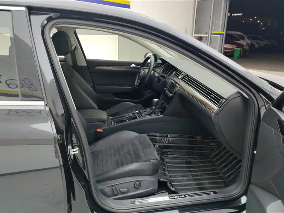 Volkswagen Magotan 2017 330TSI DSG Luxury фото 8