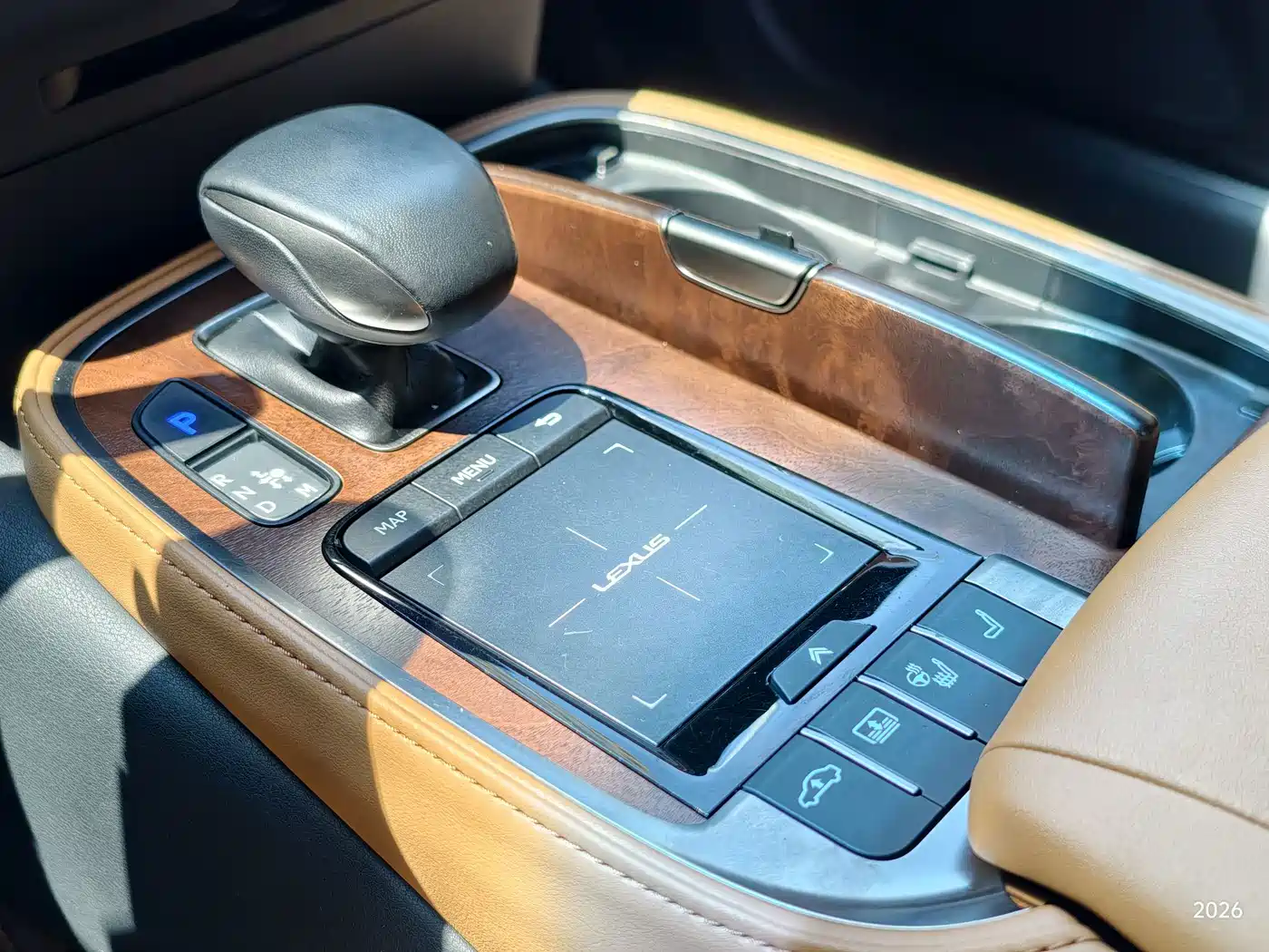 Photo 13 - Lexus LS