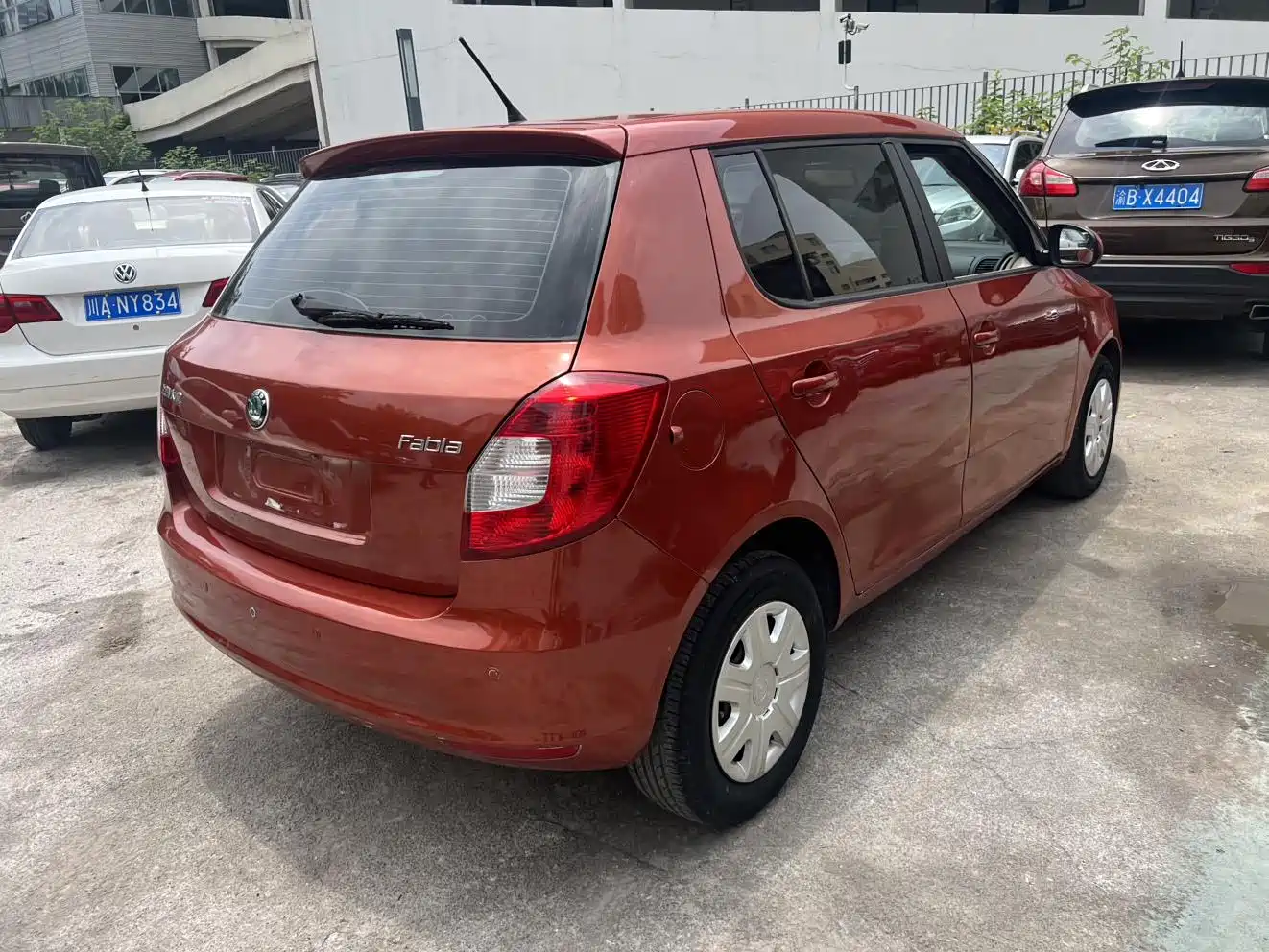 Škoda Fabia 2012 1.4L Manual Crystal Edition фото 10