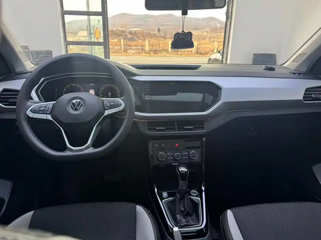 Volkswagen Tanying 2021 1.5L Automatic Smart Connect Edition фото 11
