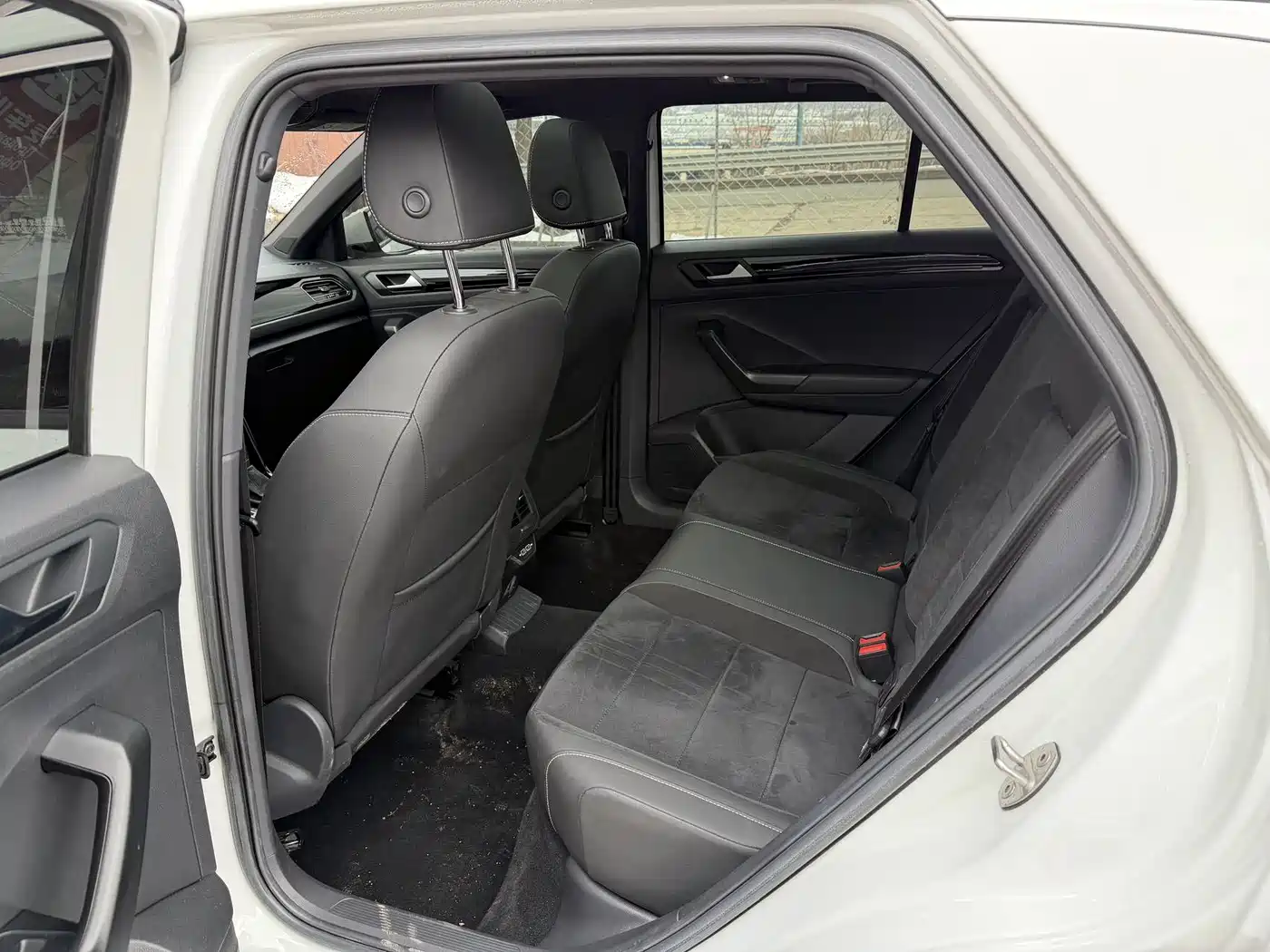 VOLKSWAGEN T ROC EXPLORING SONGS