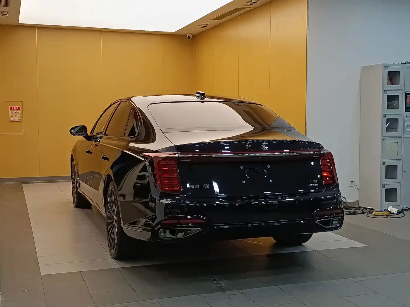 Hongqi H9 2025 2025 2.0T 2WD Qi Chang Private Style Edition 5-seater