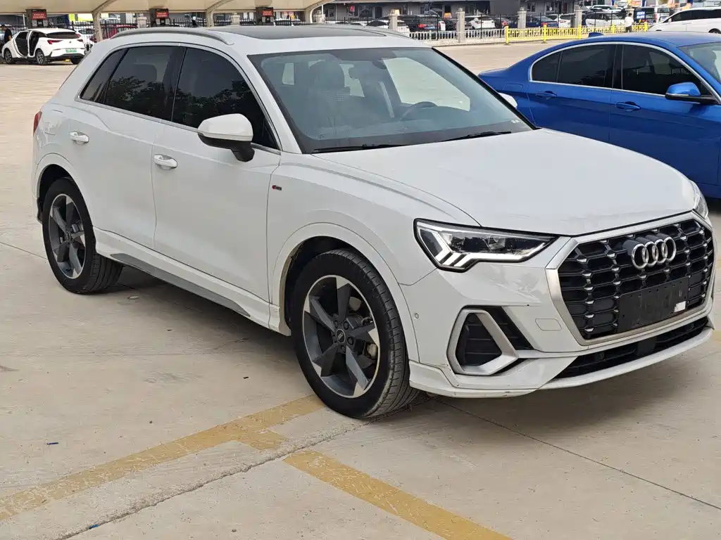 Фото 4 - Audi Q3