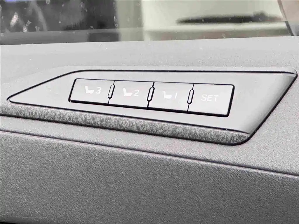 Toyota Vellfire 2022 2021 Crown Hybrid 2.5L HV Luxury Edition