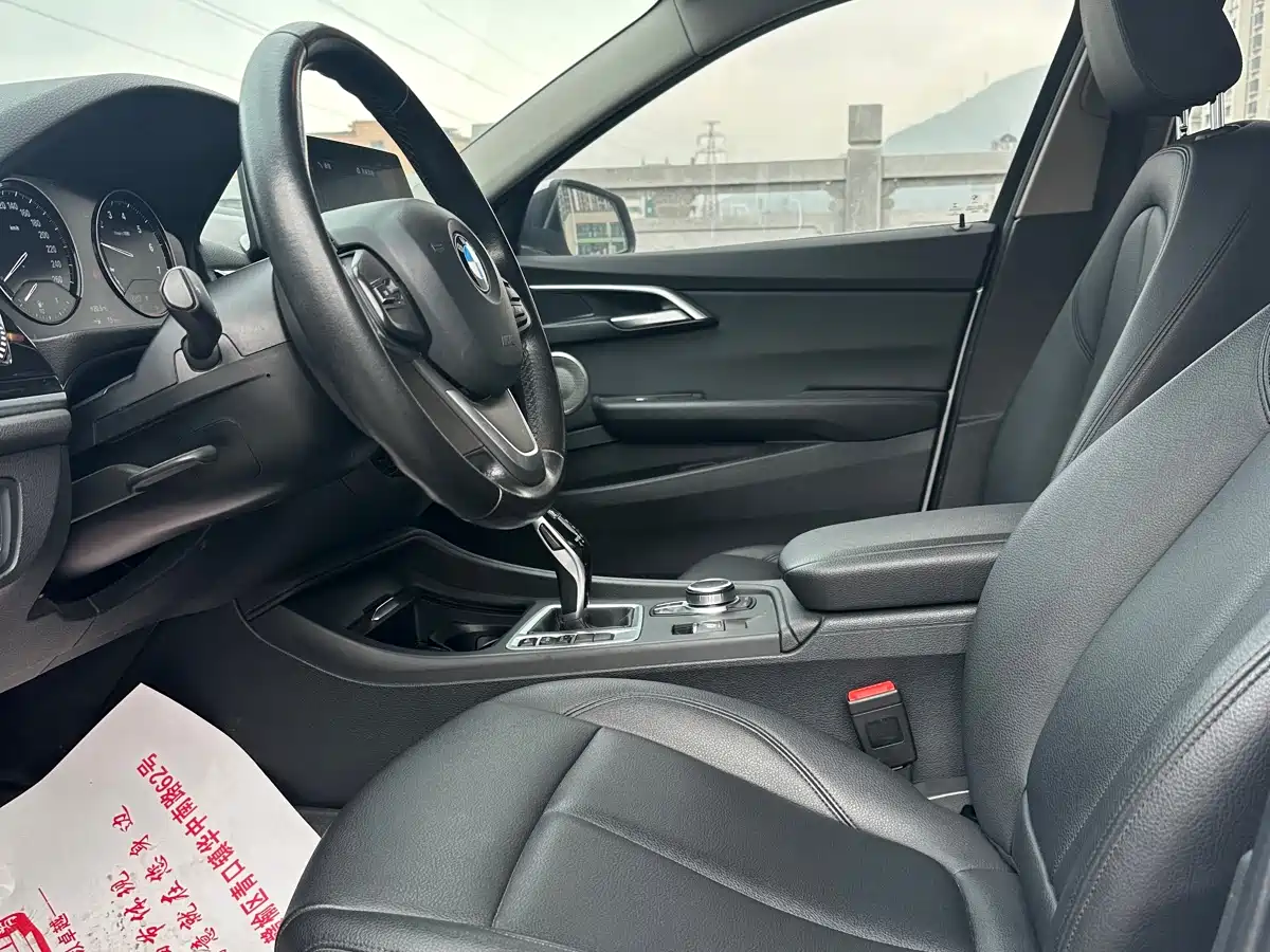 BMW 1 Series 2021 120i M Sport фото 4