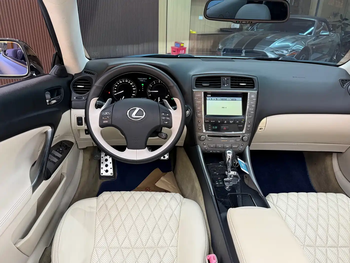 Lexus IS 2009 300C фото 19