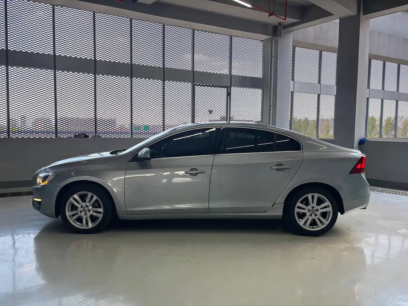 Фото 12 - Volvo S60