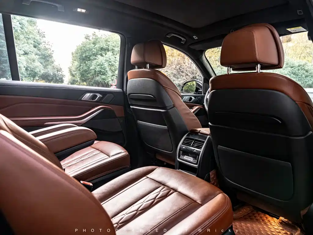 Фото 15 - BMW X7