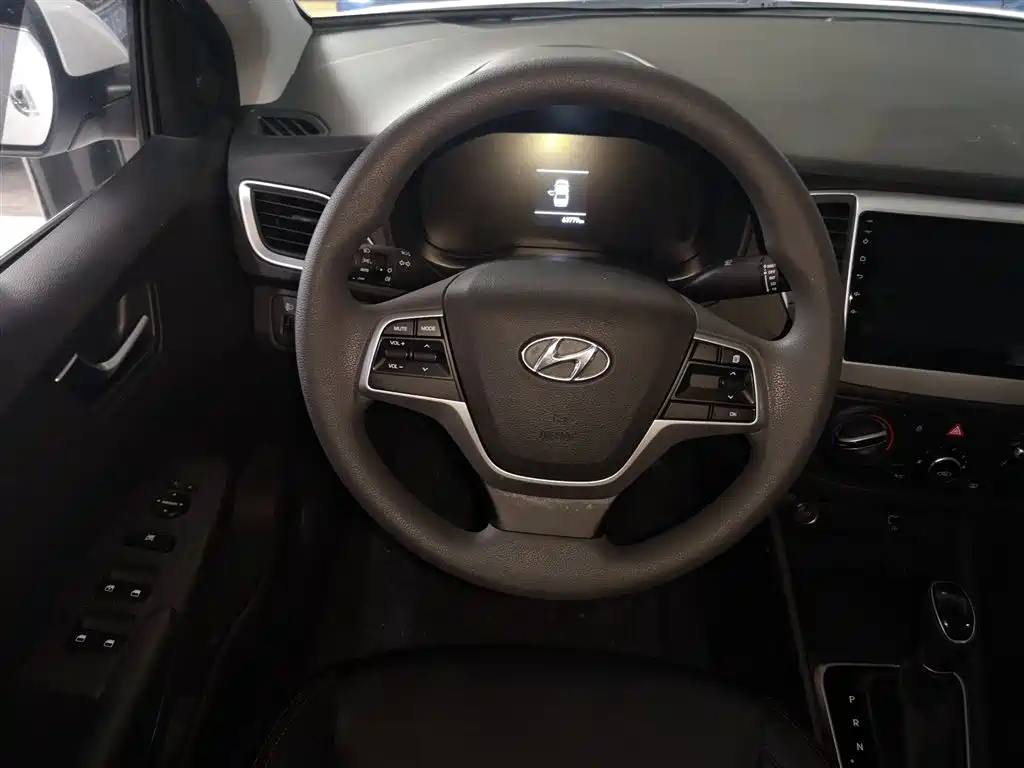 Hyundai Verna 2020 1.4L CVT TOP Elite Edition фото 11