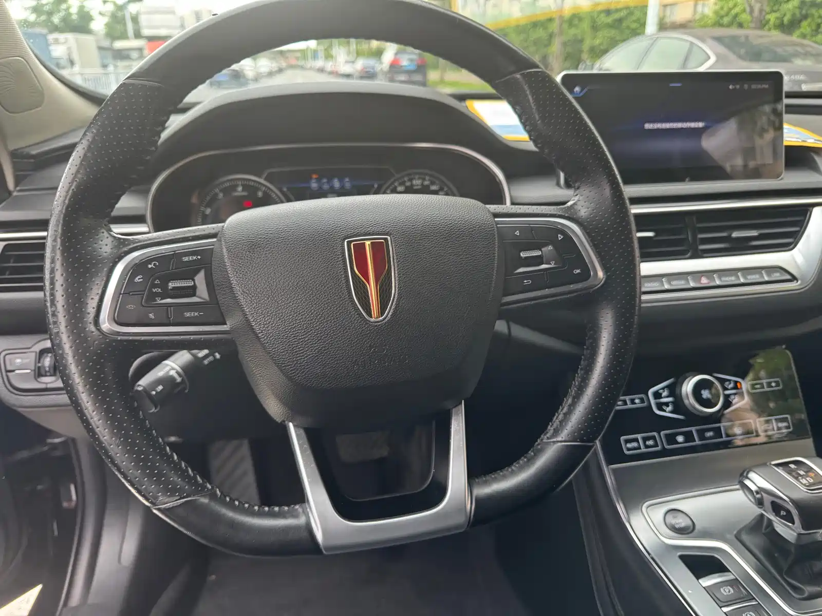 صورة 11 - Hongqi H5