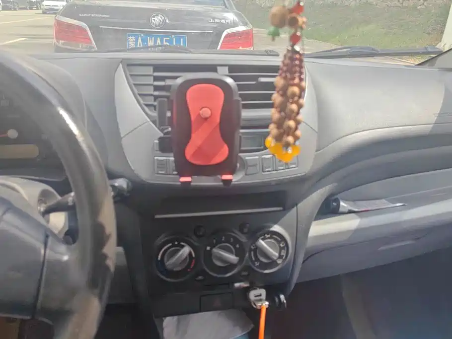 Фото 13 - Suzuki Alto