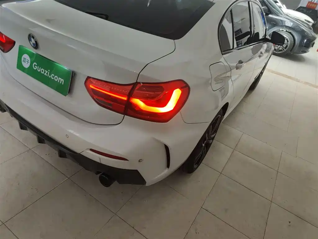 BMW 1 Series 2021 125i M Sport Black Night Edition фото 24