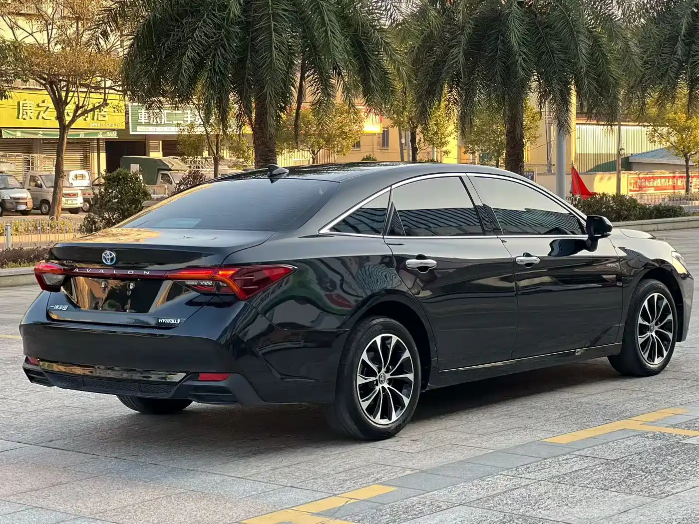 Toyota Avalon 2022 Hybrid 2.5L Luxury Edition фото 4