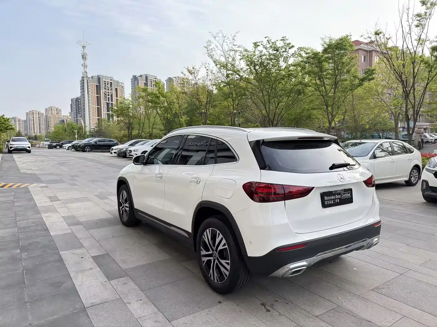 MERCEDES-BENZ GLA