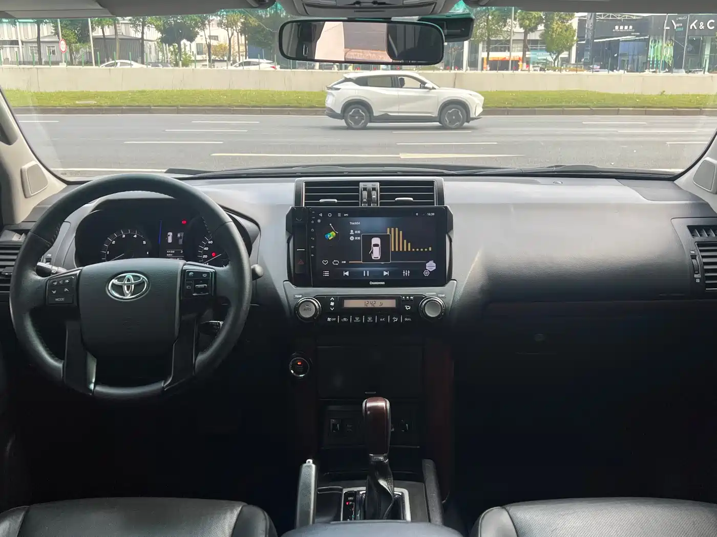 Toyota Prado 2014 4.0L Automatic TX-L фото 14