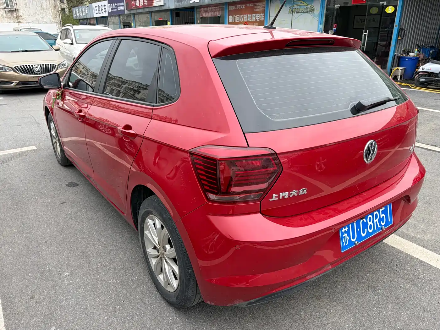 VOLKSWAGEN POLO