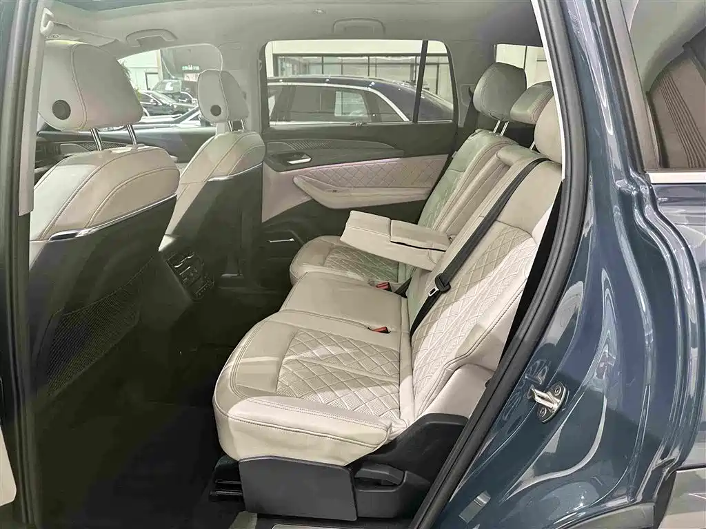 Audi Q6 2023 2023 45 TFSI quattro Uniform Cloud Yulin Package