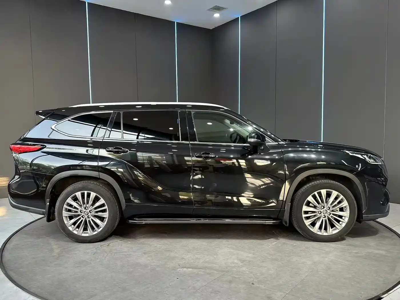 TOYOTA HIGHLANDER