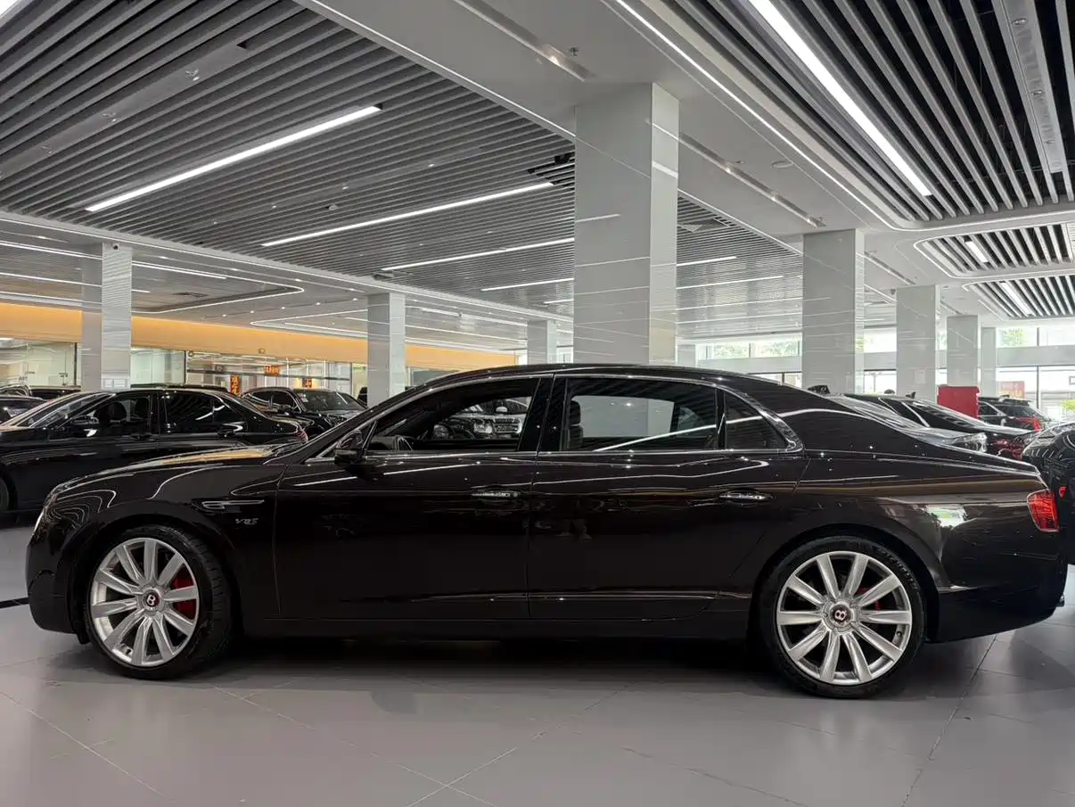 Фото 5 - Bentley Flying Spur