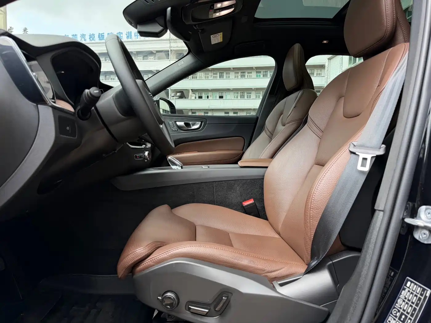  Volvo Volvo XC60 2023 B5 AWD Smart Elite Luxury 4