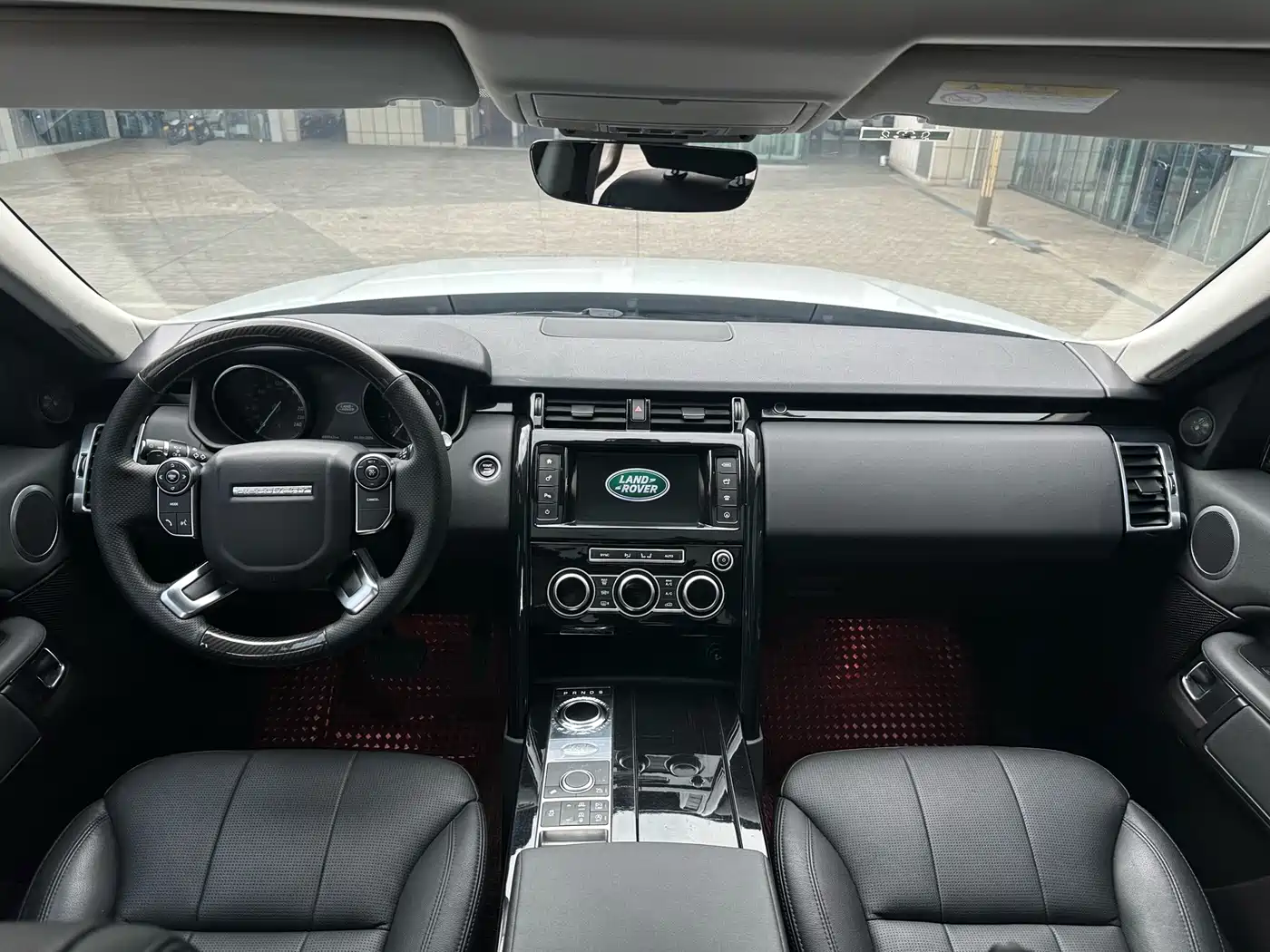 Land Rover Discovery 2017 3.0 SC V6 SE фото 13