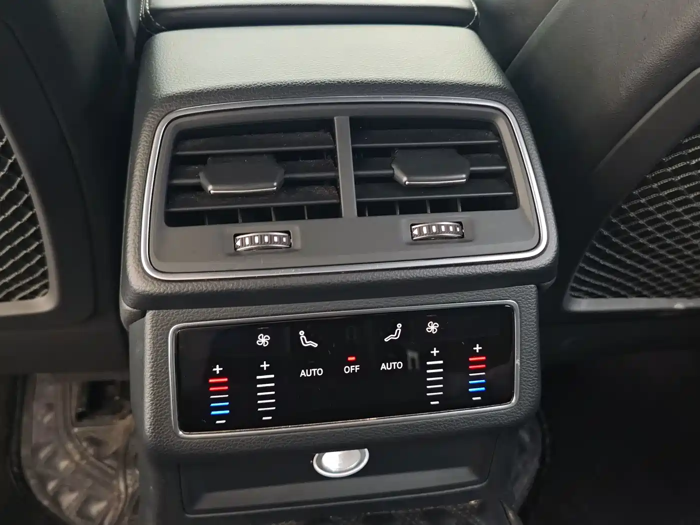 Фото 14 - Audi A6L